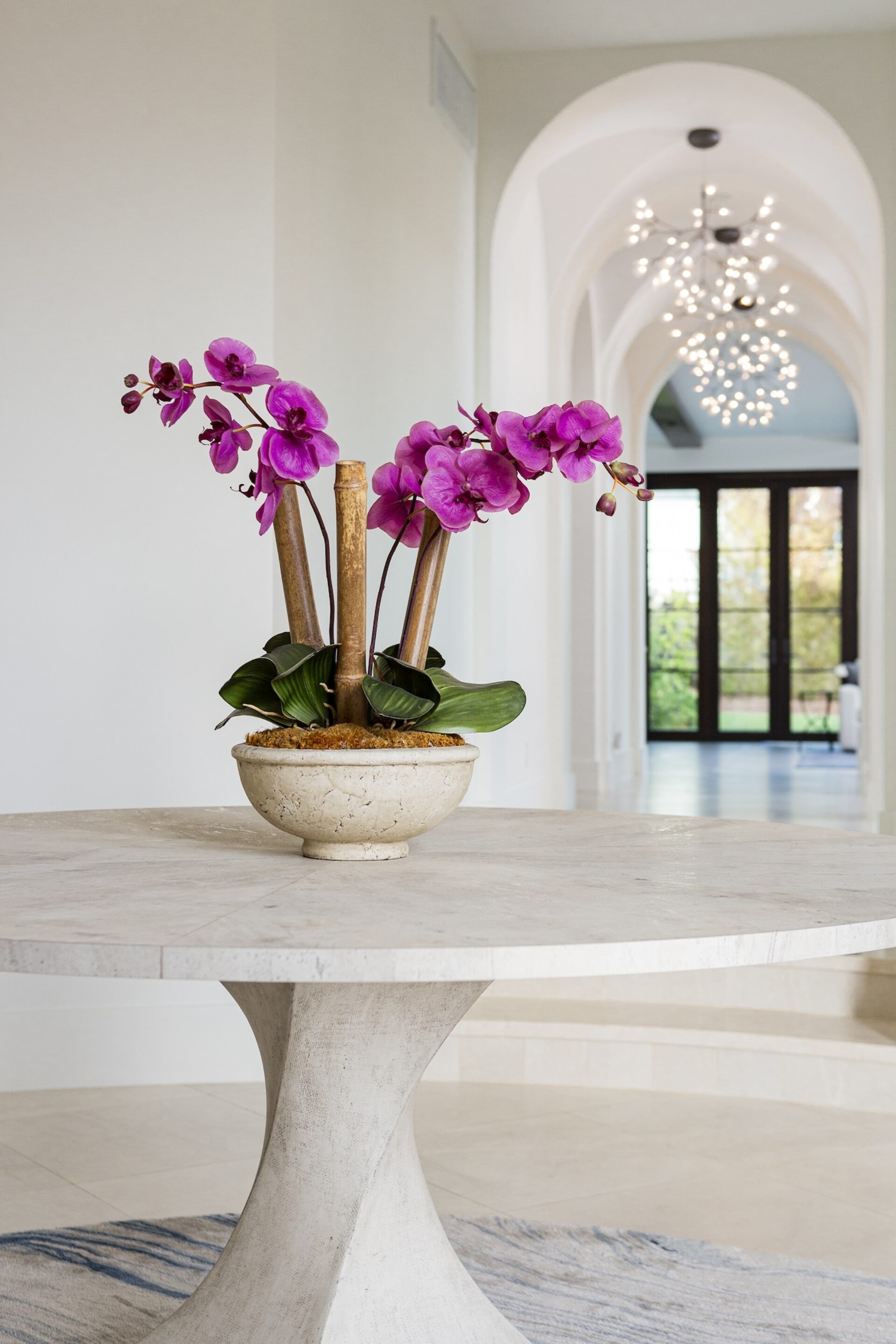 Redondo Beach Entryway Interior Design Round Table
