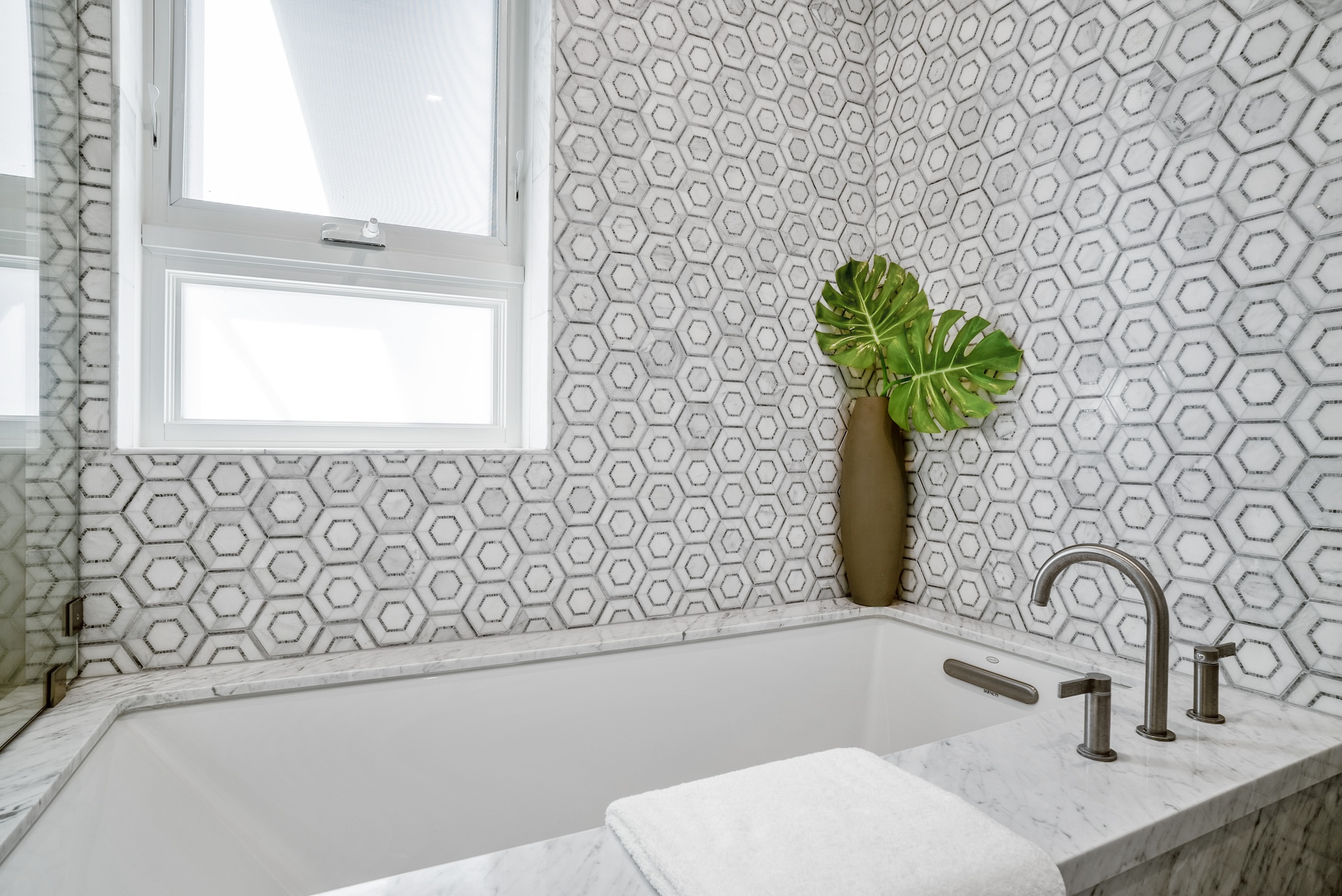Bathtub With Tile Walls Hexagon Tile