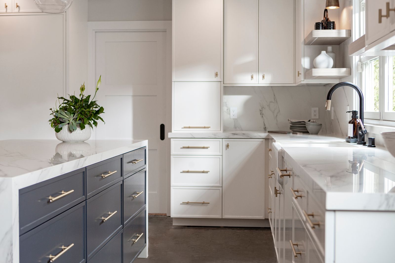 Kitchen Design Two Tone Cabinetry Navy Blue White